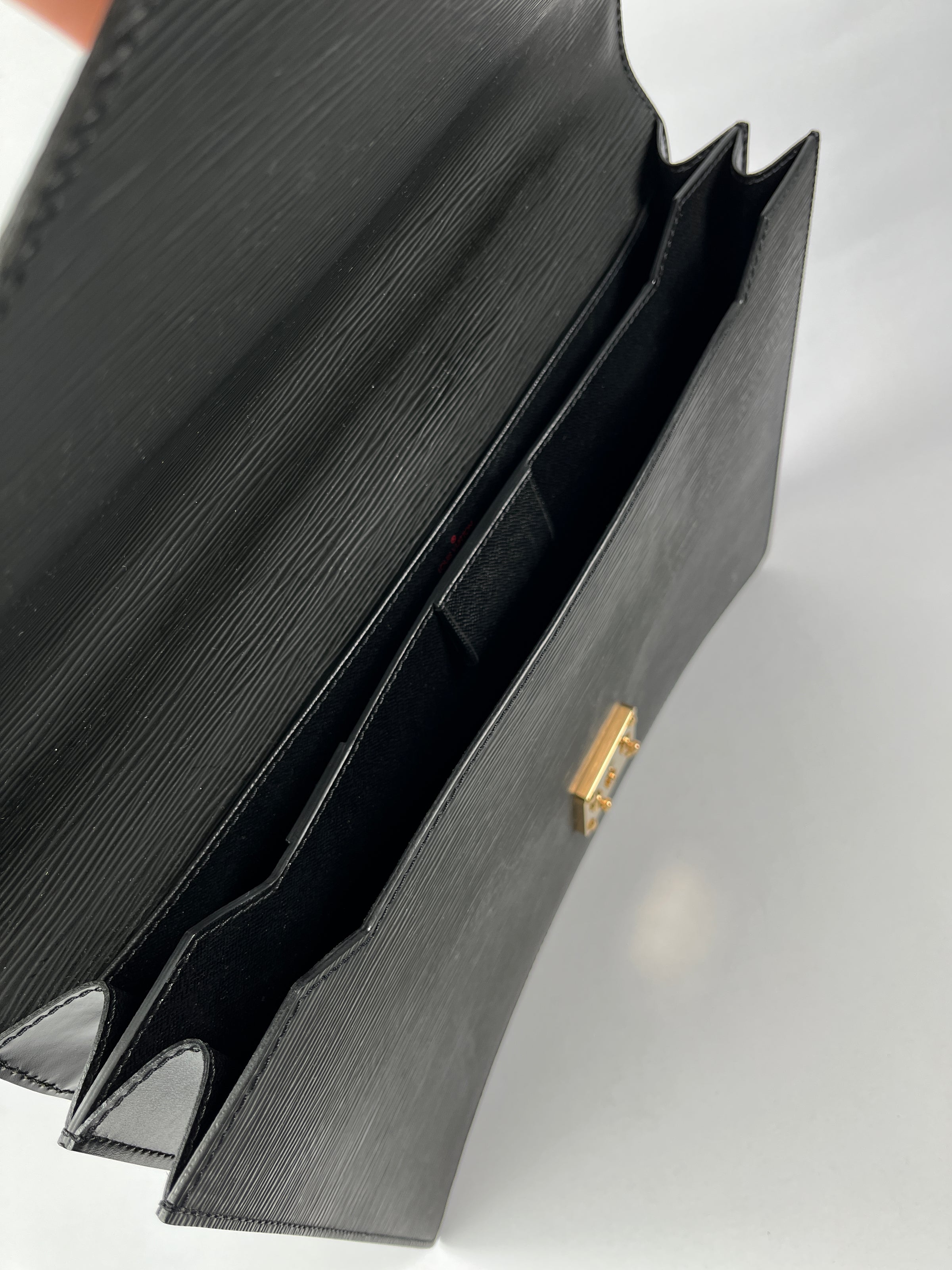 Black Epi Leather Louis Vuitton Serviette Ambassadeur ref.926328 - Joli  Closet