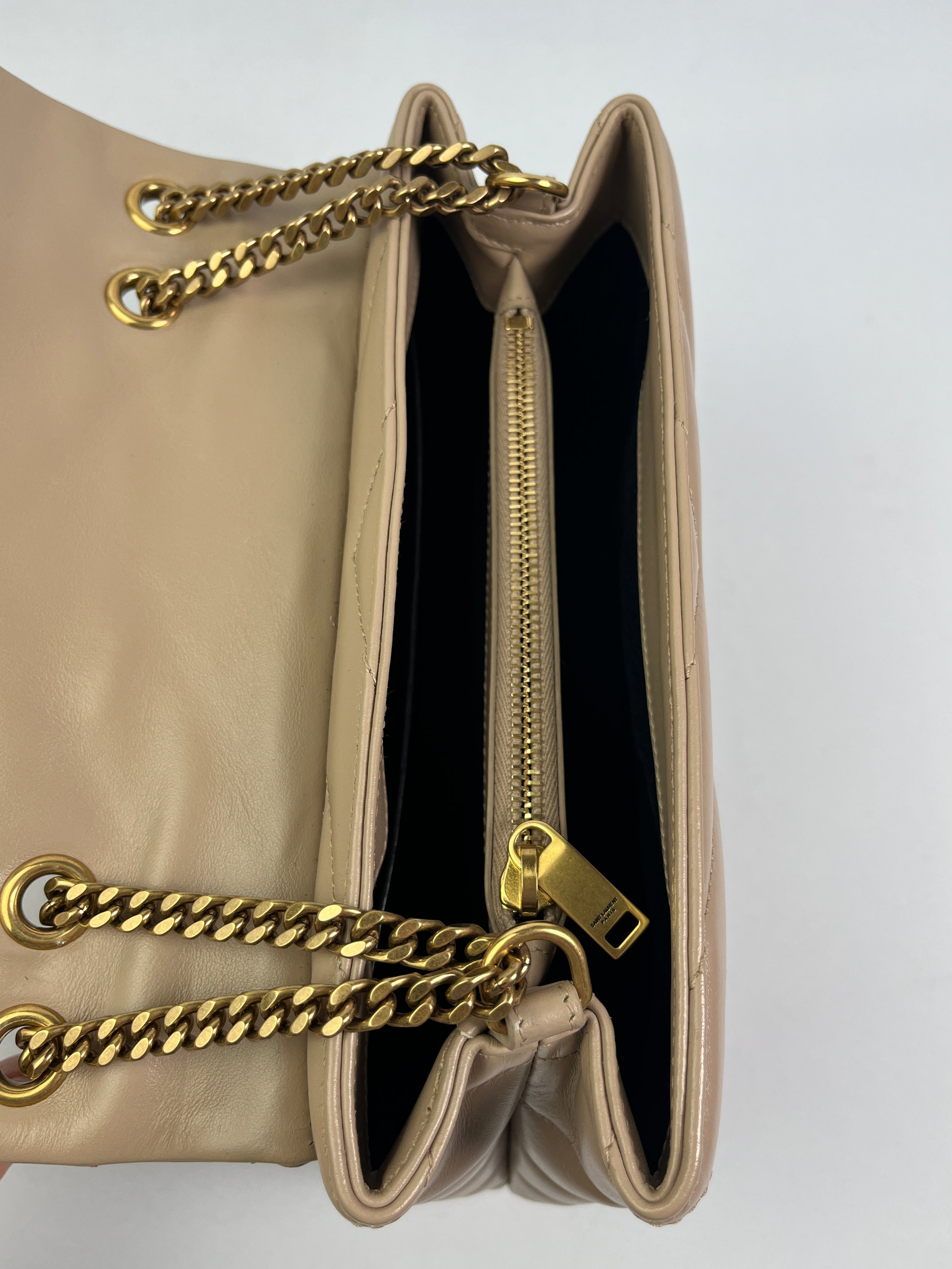 Is this fendi clutch authentic? The gold snap reads: PK3940