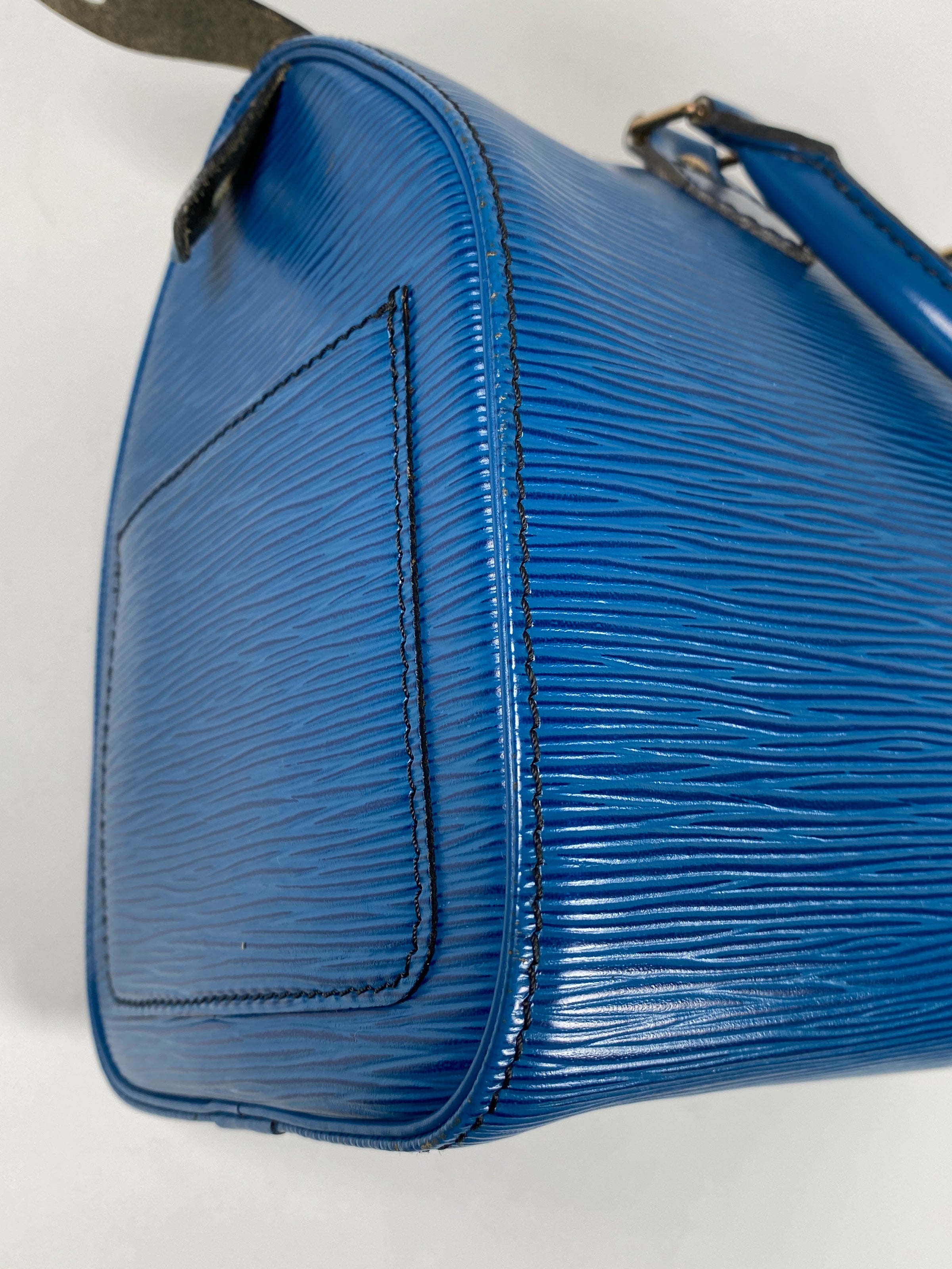 Louis Vuitton Blue Epi Leather Toledo Speedy 25 Boston Bag 863086 –  Bagriculture