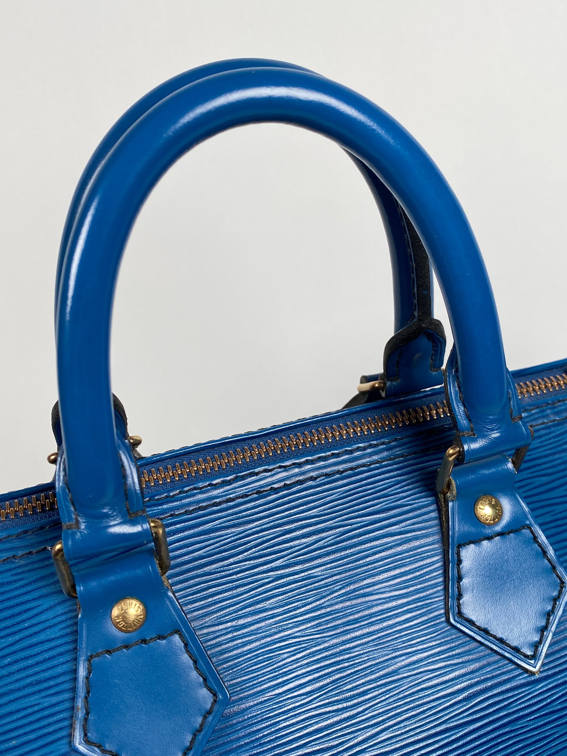 Louis Vuitton Epi Leather Speedy 30 Blue. Made in France. DC: VI0951