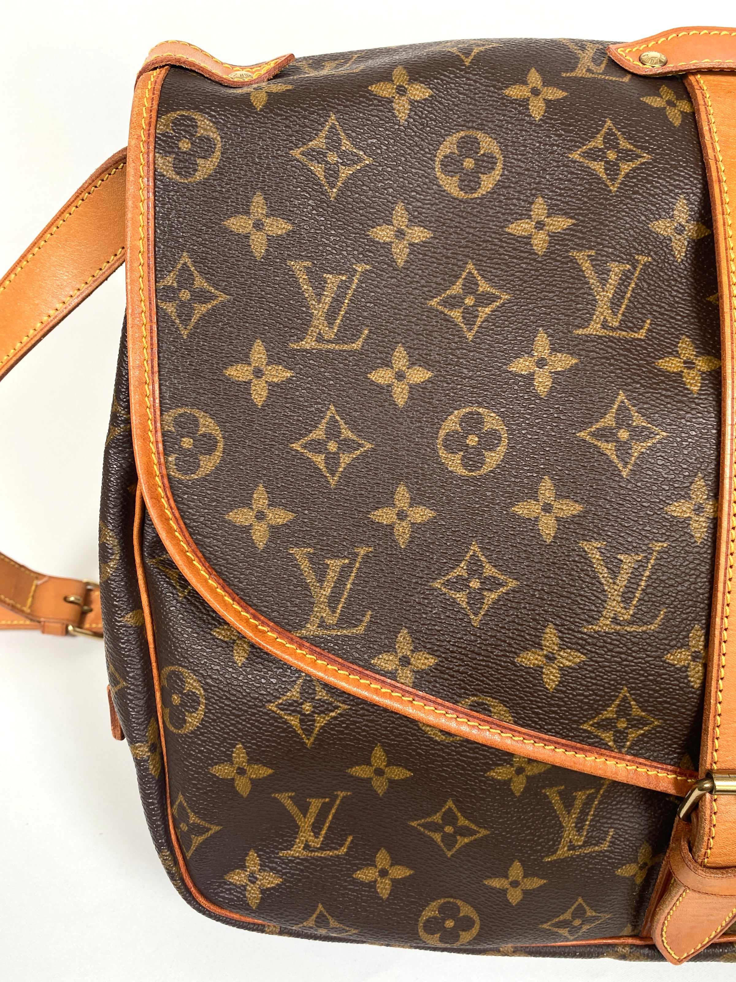 Louis Vuitton Saumur 35 Monogram Crossbody Canvas Messenger Purse Bag LV  GREAT