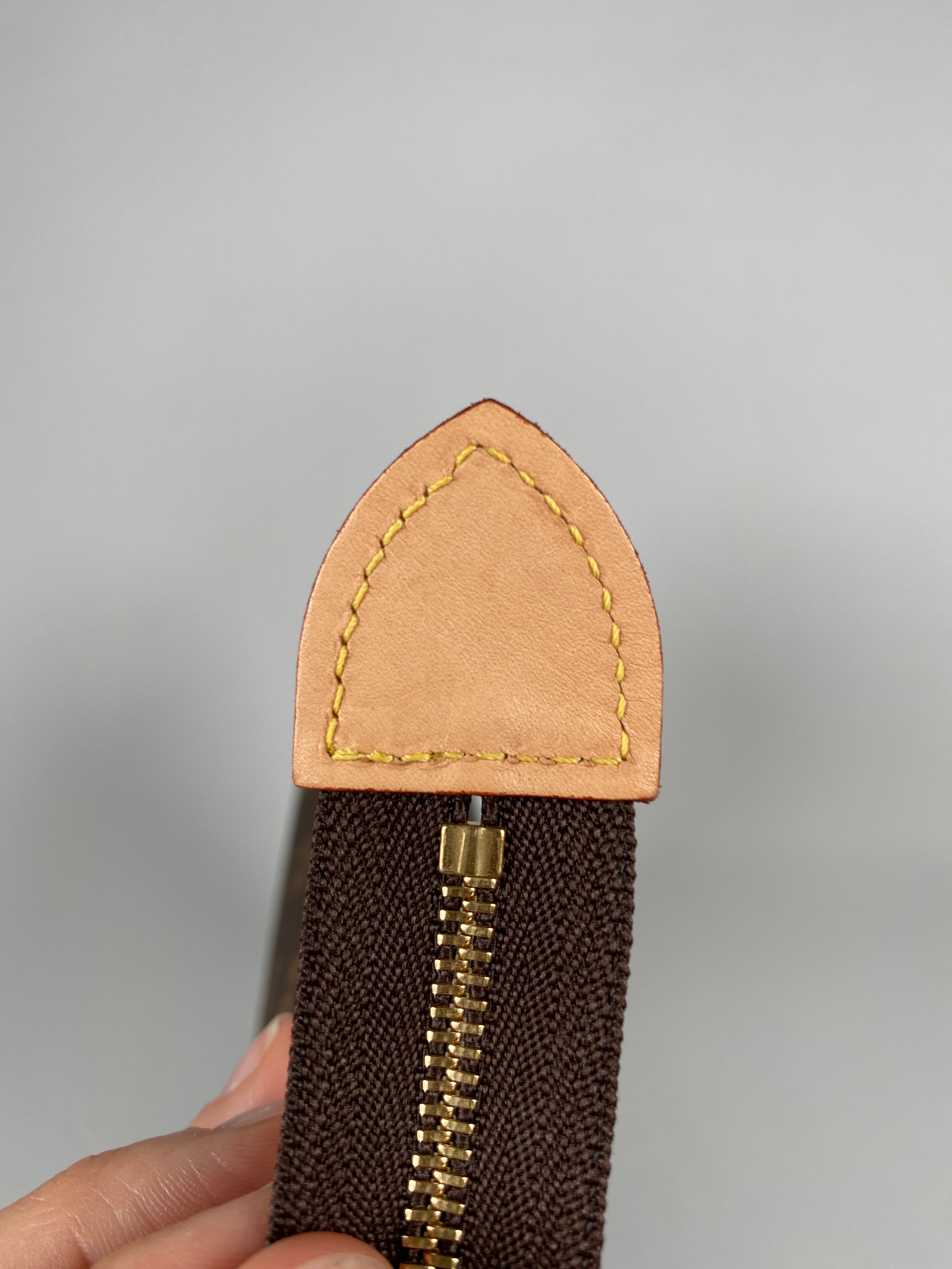 Bag LOUIS VUITTON transparent plastic and camel leather …