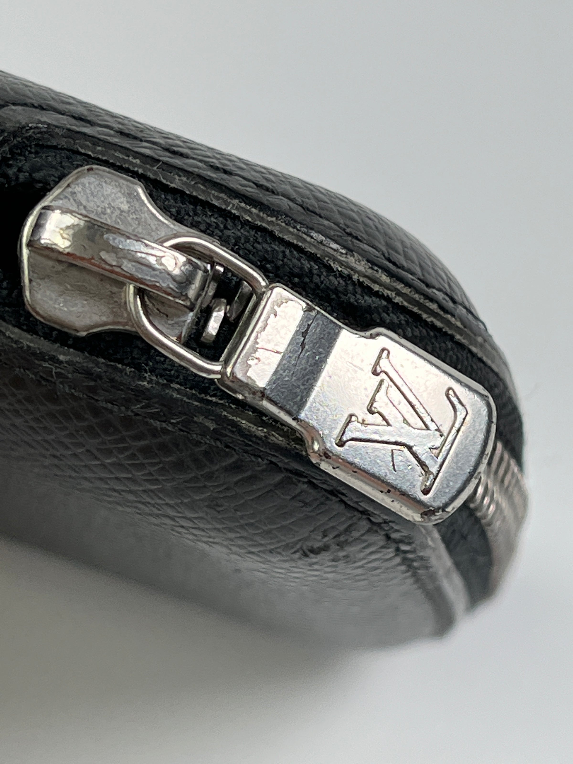 Authentic Louis Vuitton Taiga Leather Atoll Travel Organizer