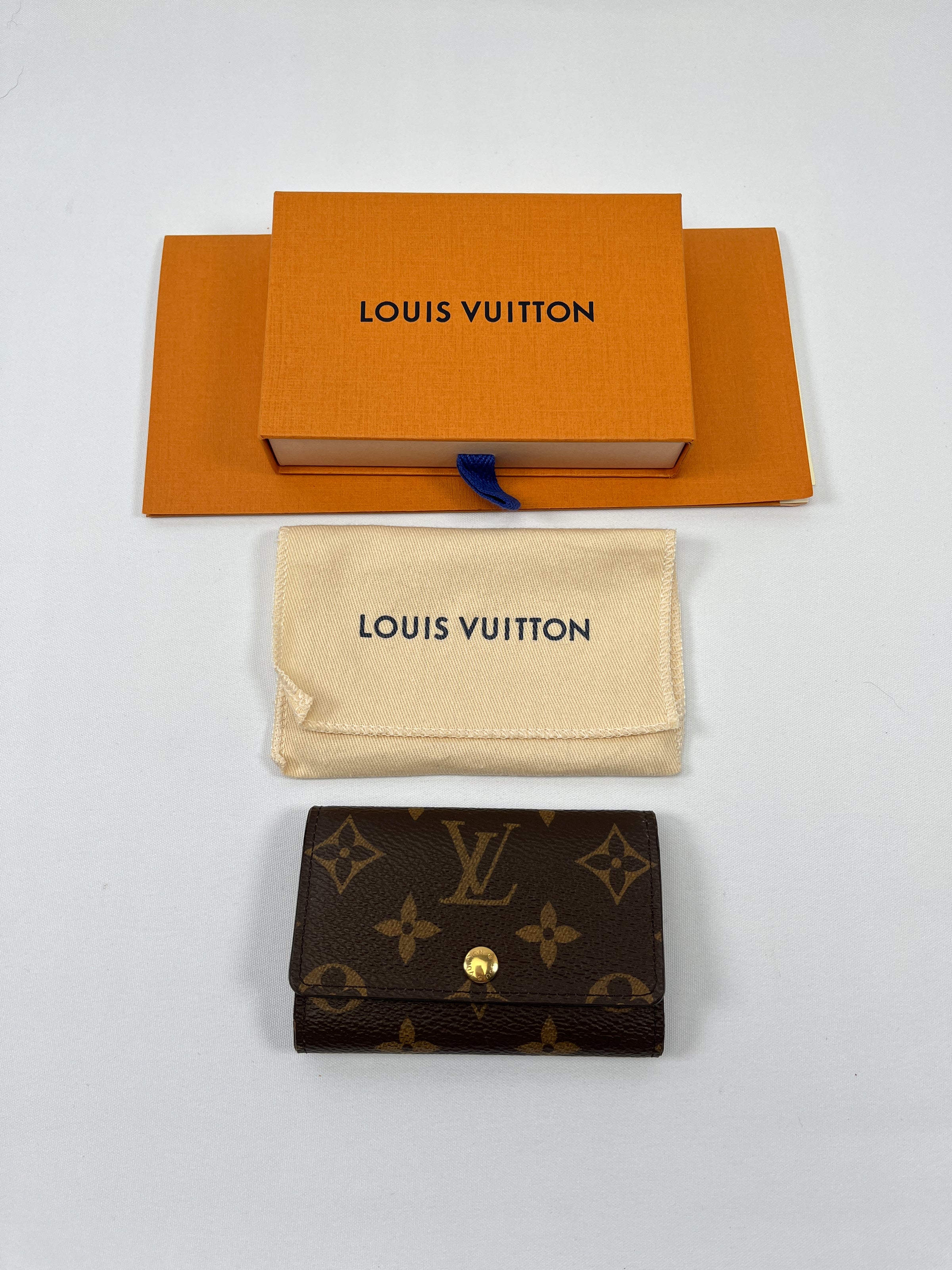 LV 6 Key Holder  Louis vuitton key pouch, Key holder, Handbag accessories