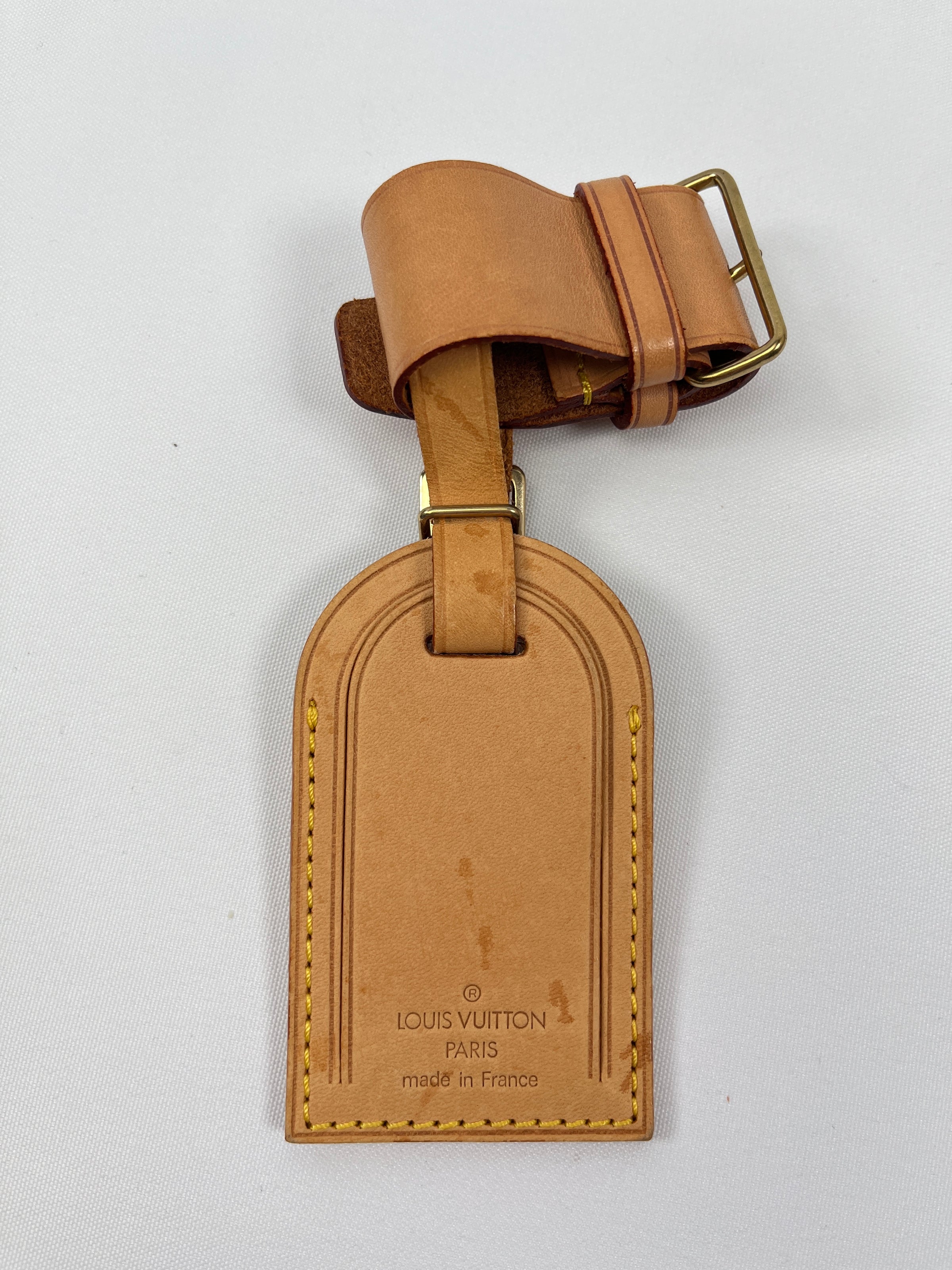 Louis Vuitton Natural Vachetta Luggage Tag and Poignet Set 2LV96a –  Bagriculture