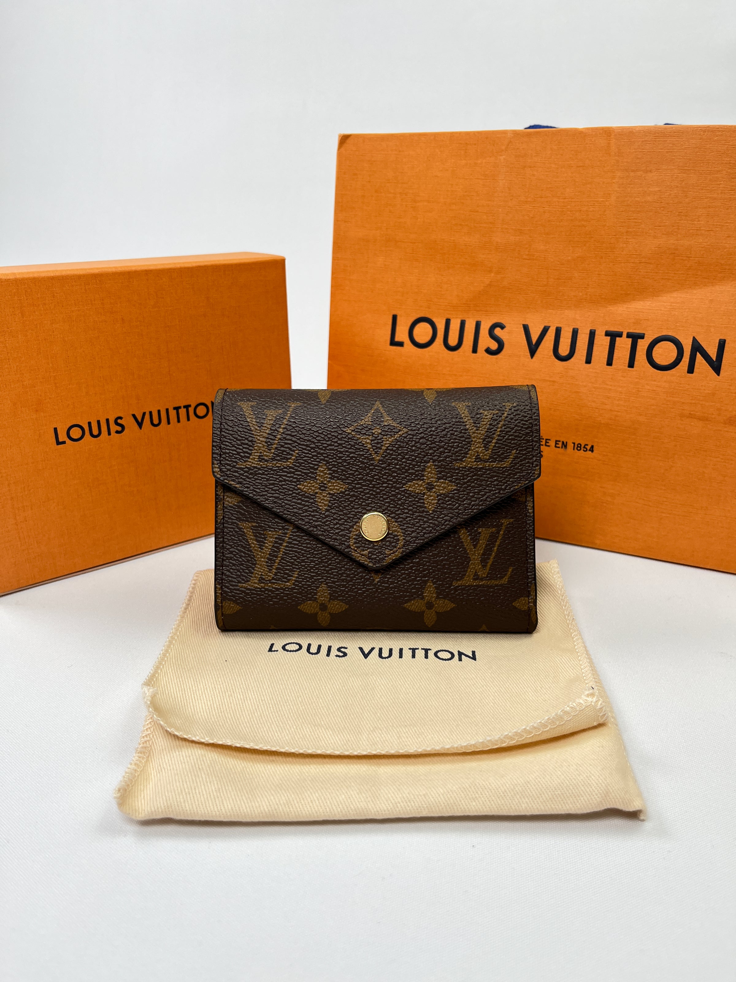 Vintage 1998 Louis Vuitton Victorine Bifold Monogram Wallet