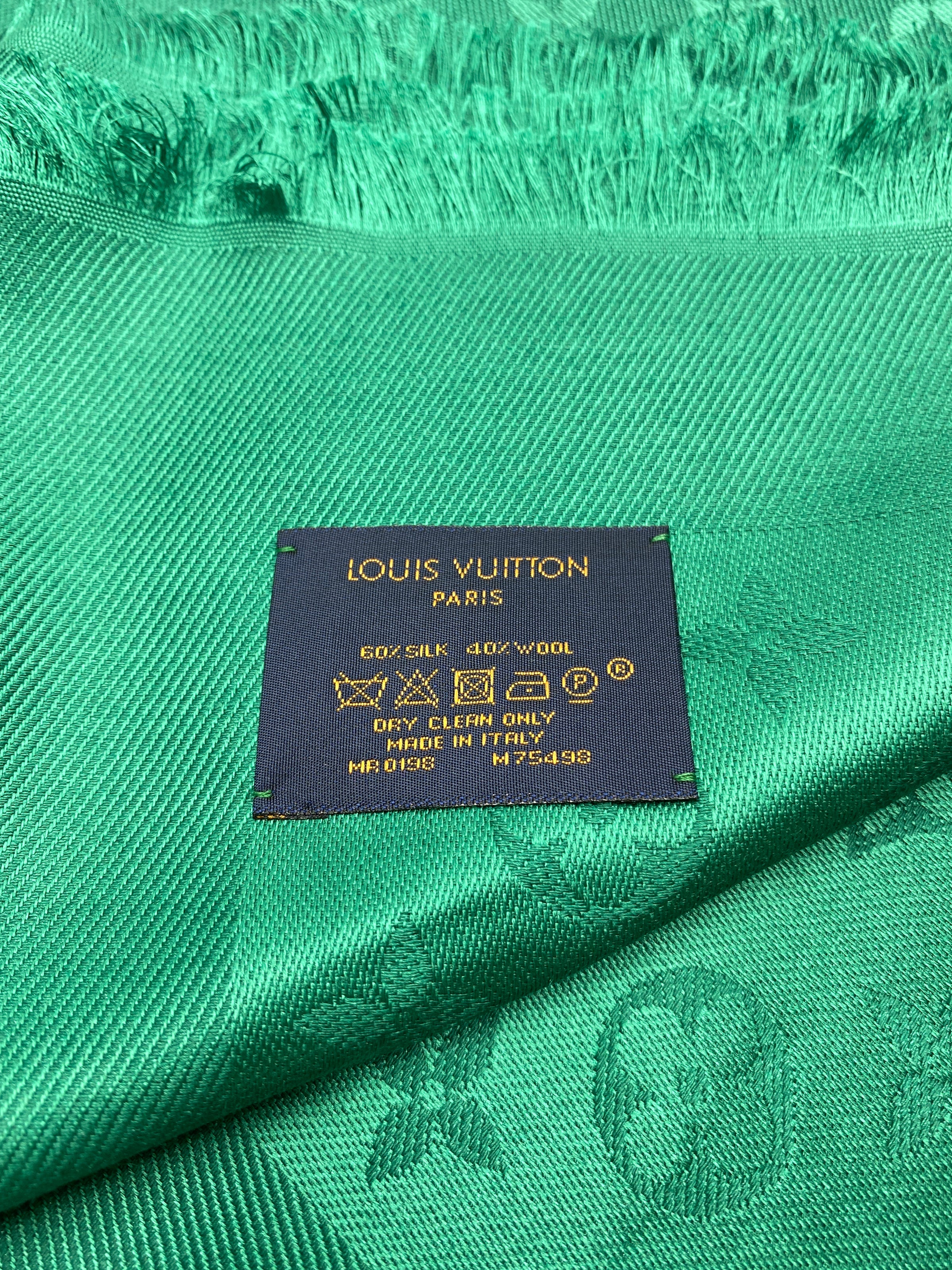 Louis Vuitton Monogram shawl Olive green Silk Wool ref.171284 - Joli Closet